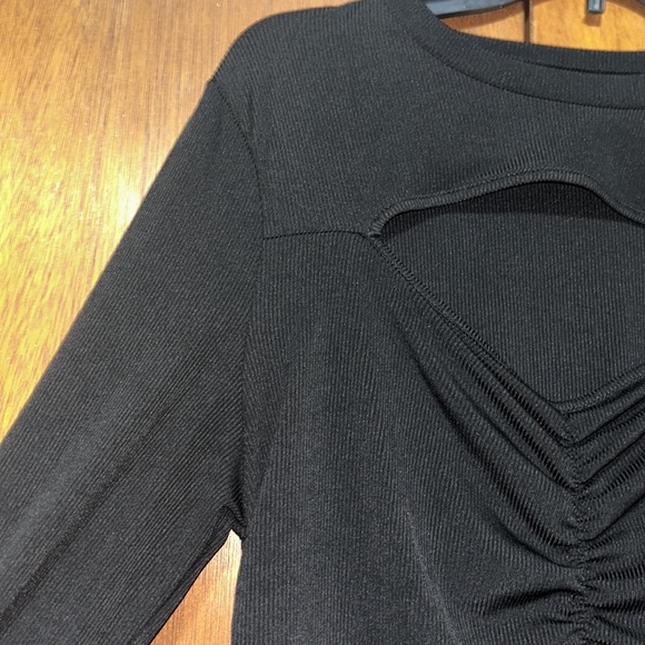 PLUS RUCHED DETAIL KEYHOLE TOP - Picture 4 of 12